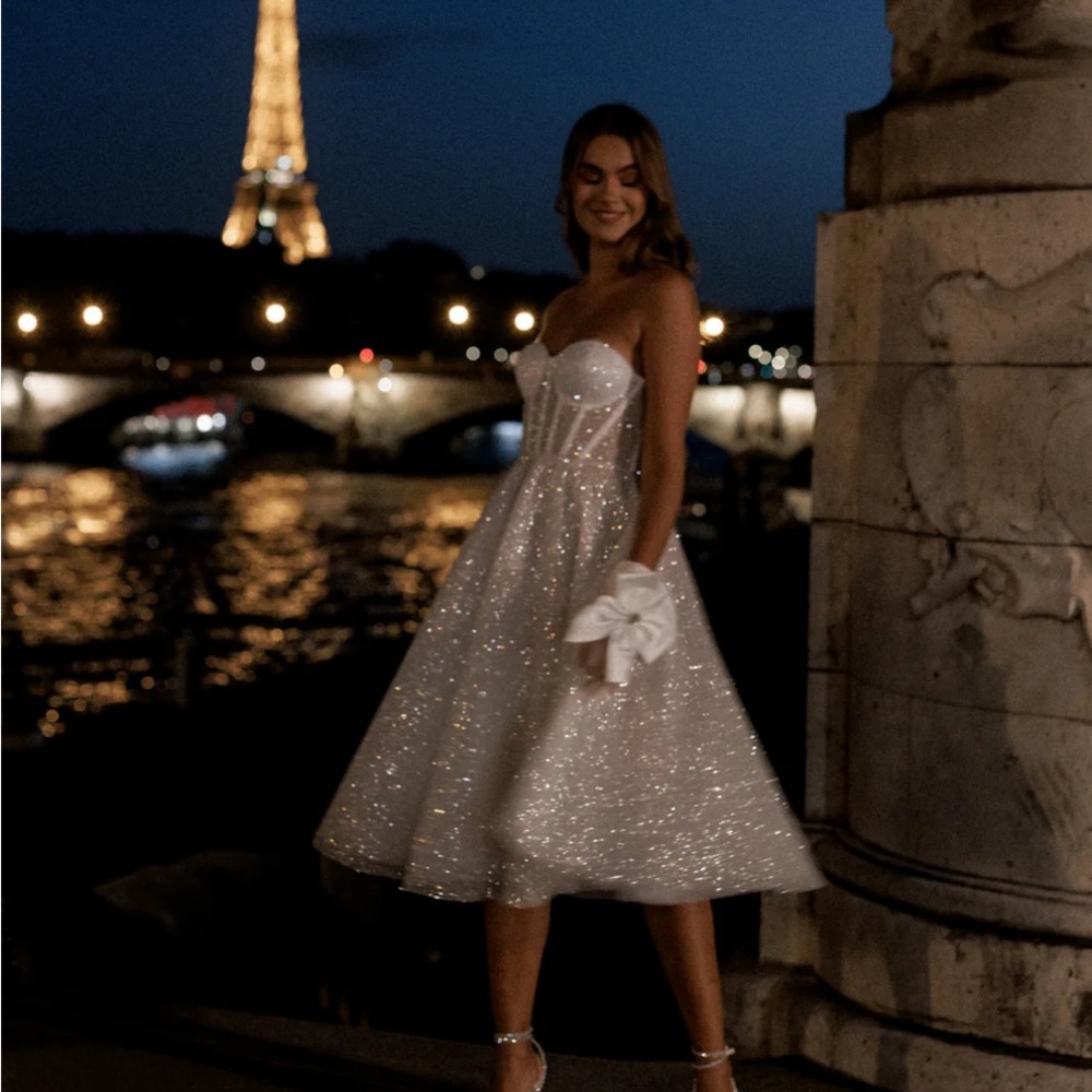 Elegant White Strapless Midi Dress - Picture 3 of 10